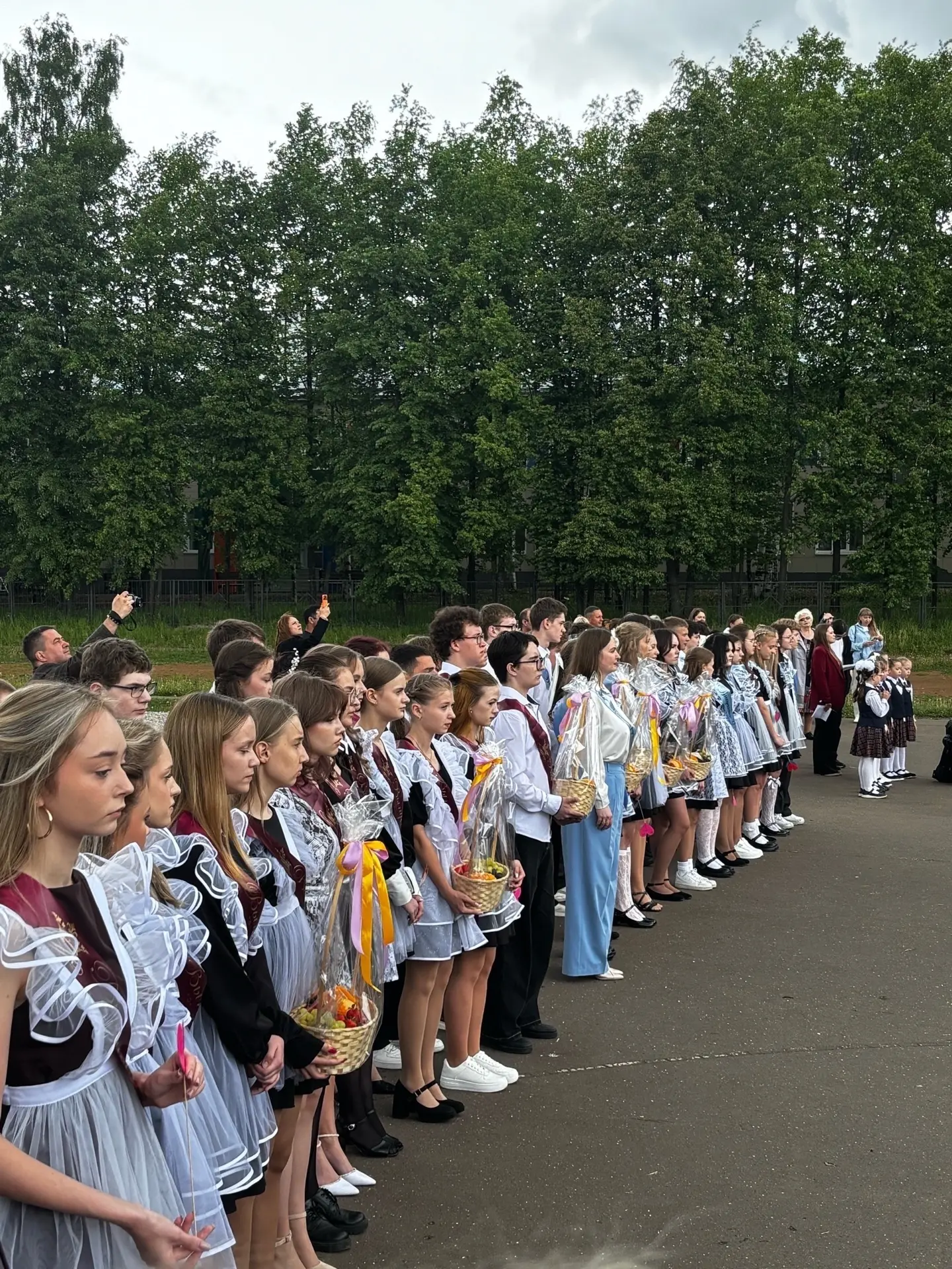 Торжественная линейка 9-х классов, посвящённая Последнему звонку 🔔🇷🇺
Удачи вам, выпускники!