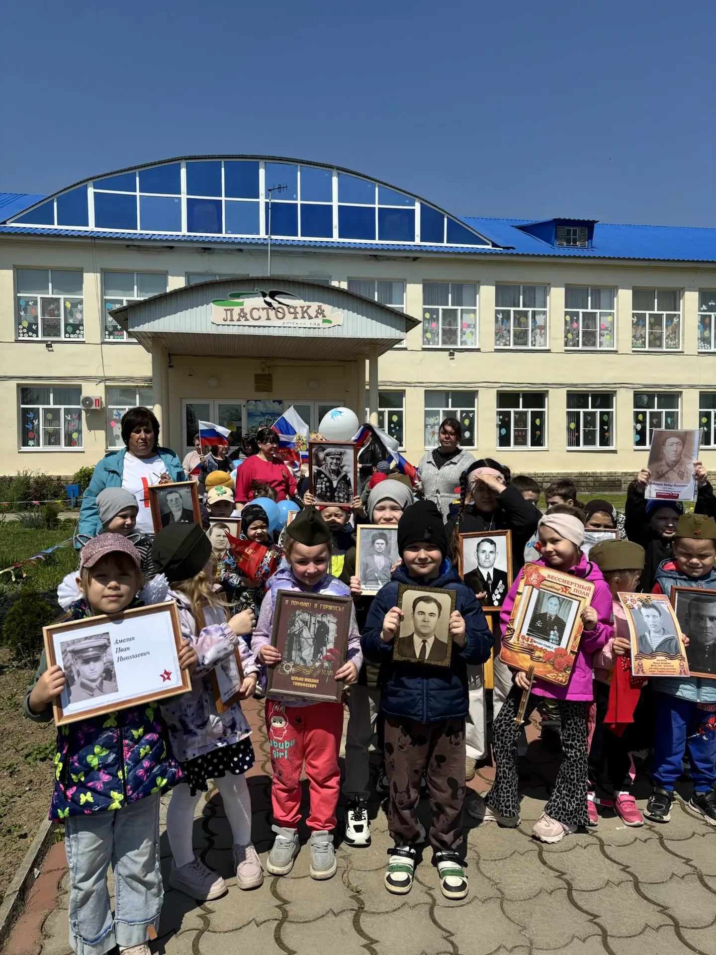 БЕССМЕРТНЫЙ ПОЛК🎗️
Мы участвуем в этой акции! 
Ребята несли  портреты своих героев, тех, кто навсег