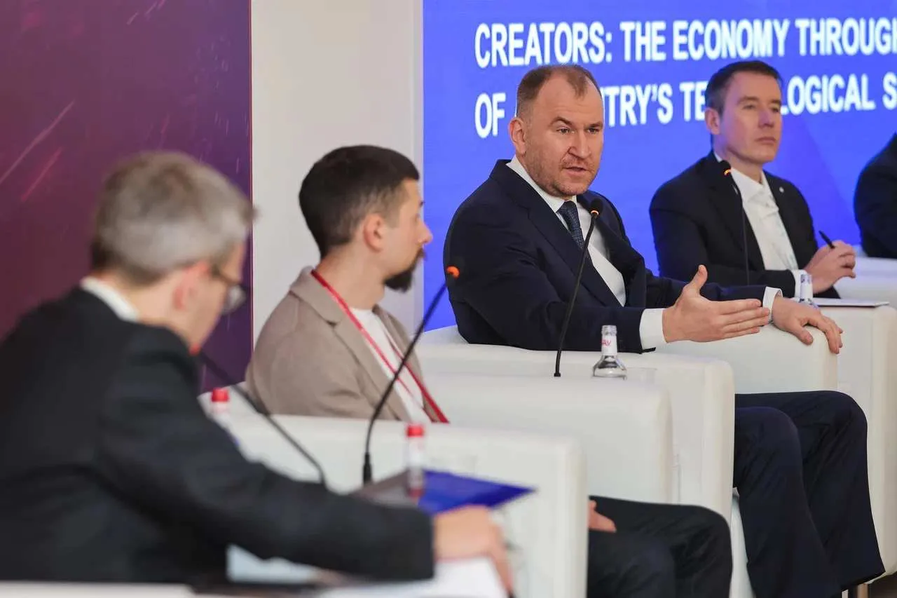 📷 Несколько кадров сегодняшнего дня с ПМЭФ-2026