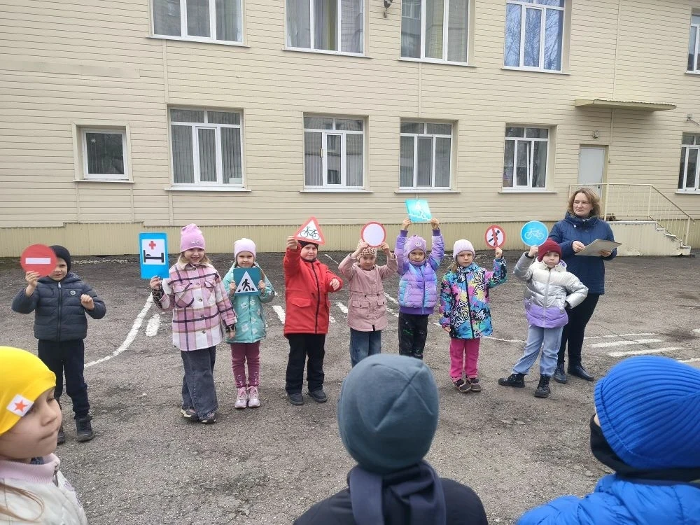Единый день безопасности прошел в апреле в саду, закрепление правил дорожного движения,дорожных знак