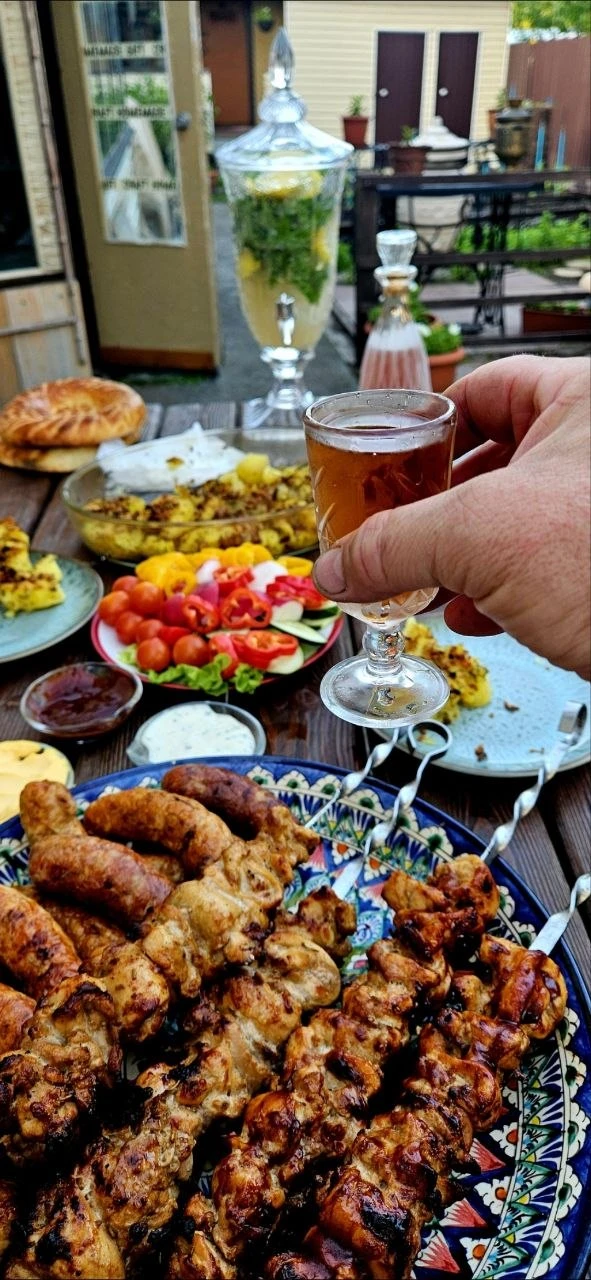 Красноярск бухает!
Всем хороших выходных👌

Привет, сейчас пьём!