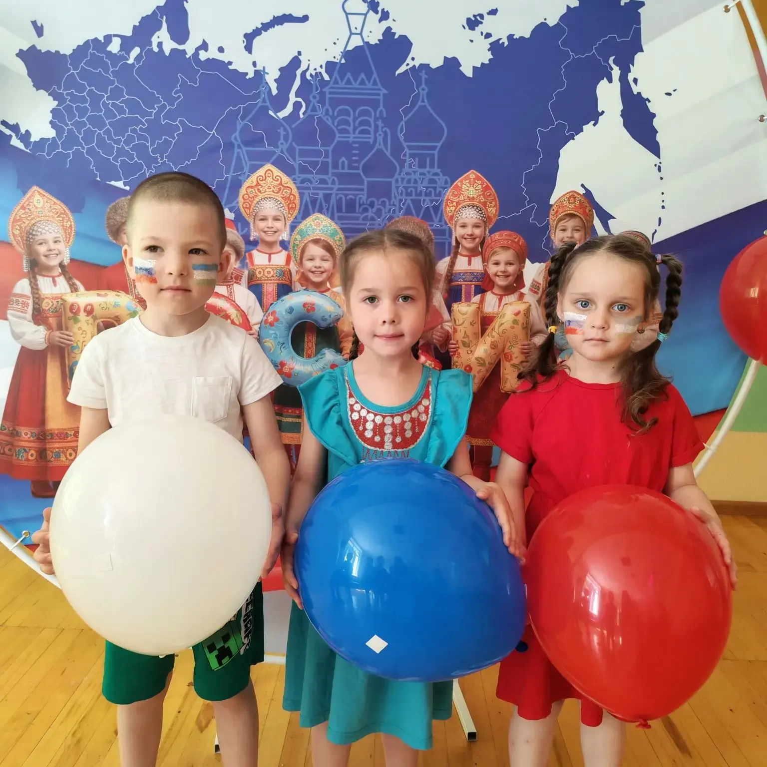 💥 Два праздника — одна большая дружная семья! 
🇷🇺 💙🤍💚
В нашем саду прошёл яркий праздник, посв