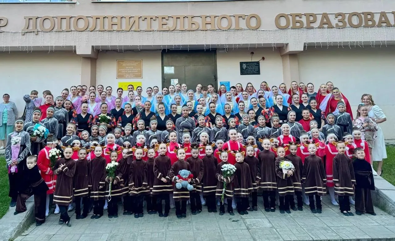 Наш космический полёт состоялся! ✨

5 и 6 июня прошел отчётный концерт образцового танцевального кол