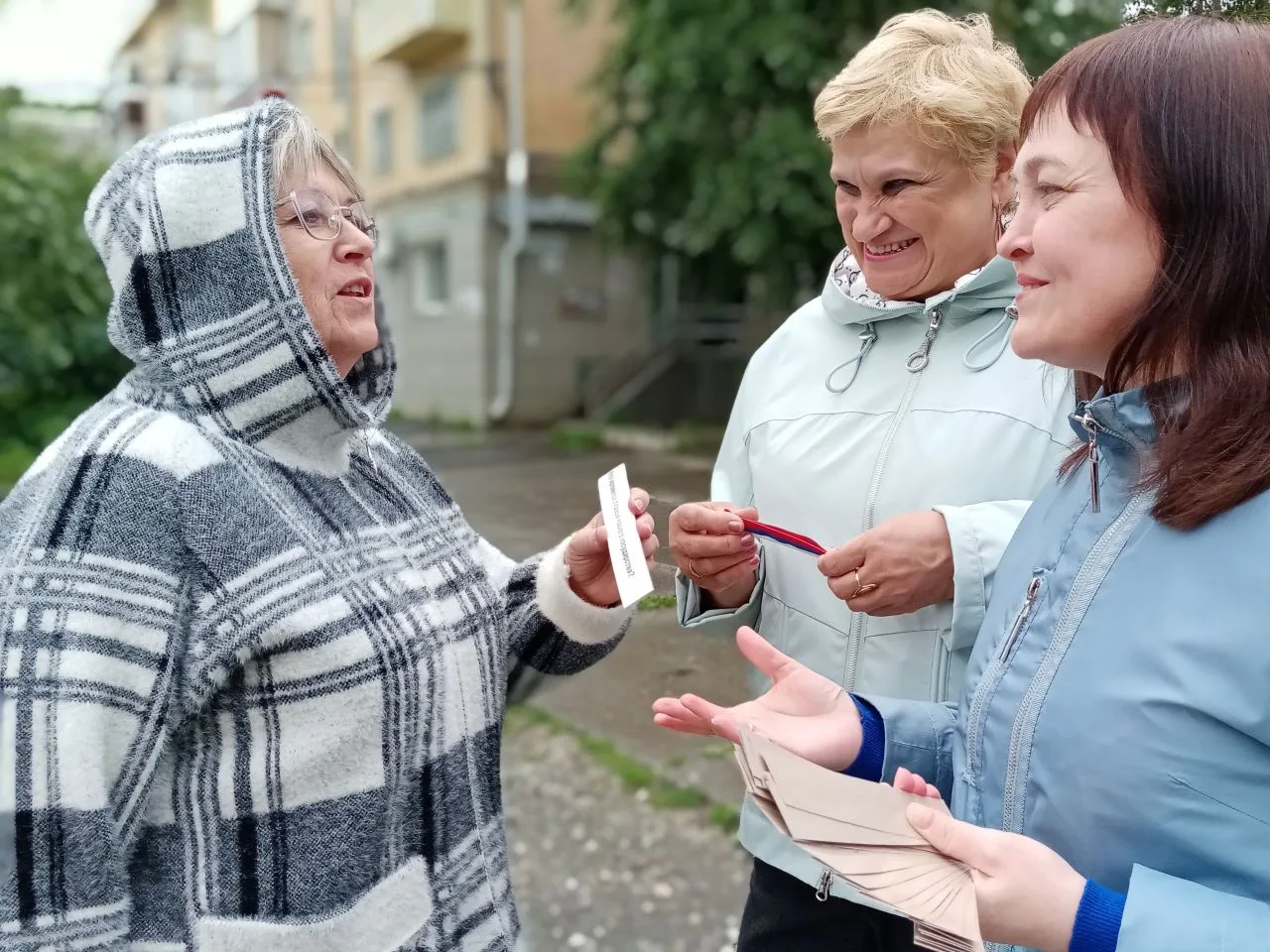 10 июня сотрудники Центральной городской библиотеки им. Д.Н. Мамина-Сибиряка вышли на улицы нашего г
