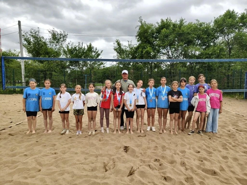 🏆Победа на песке: наши волейболистки завоевали золото и серебро!🏆  
⁣
🏐 Воспитанницы тренера Серг