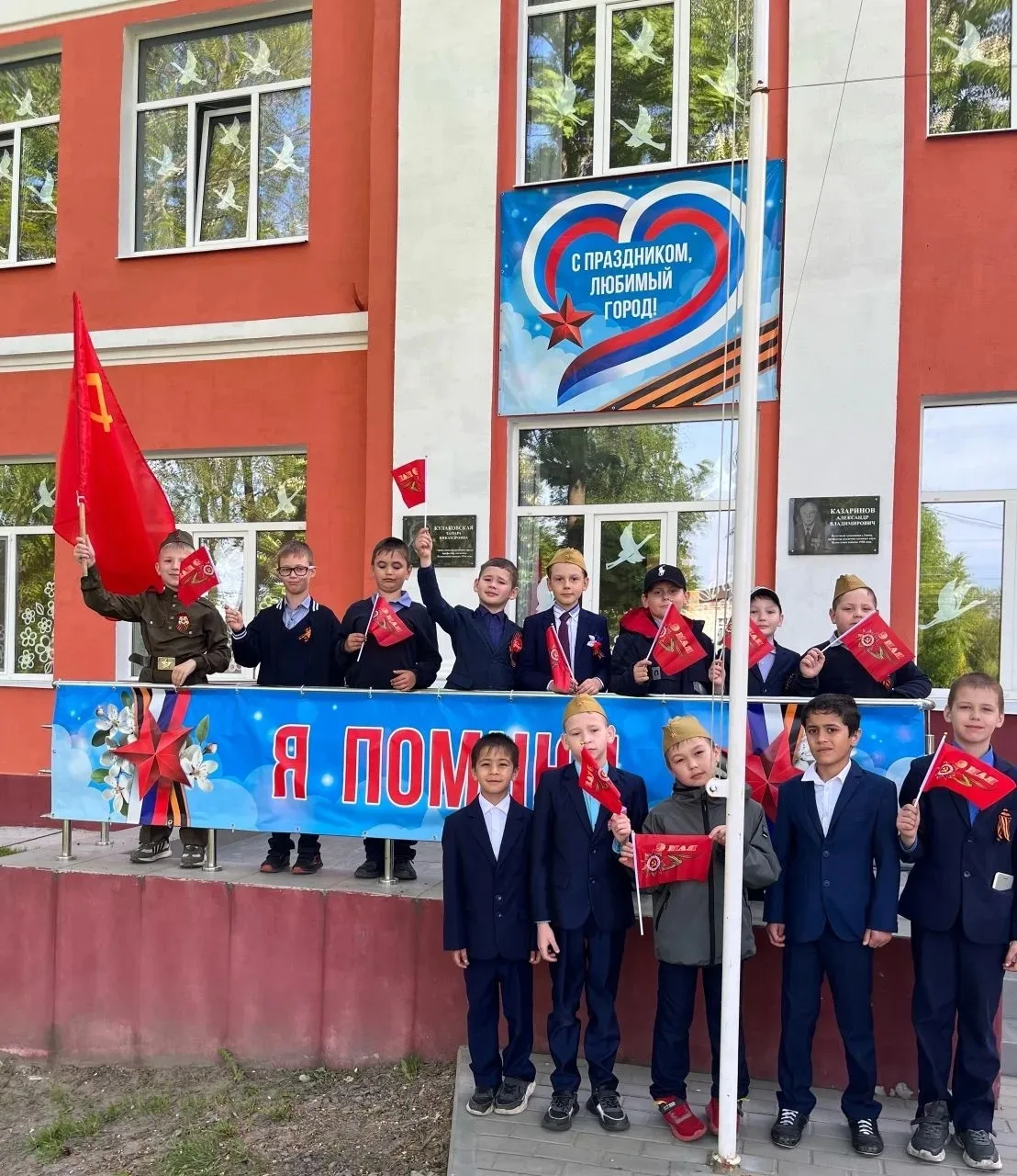 Дорогие друзья! Сегодня мы отмечаем важный государственный праздник - День России!  Этот праздник—ос