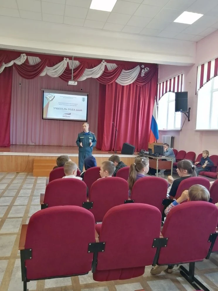 Когда солнце греет жарко,
Школа больше не нужна.
Нам природа шлёт подарки,
И прогулка всем важна.
Пу