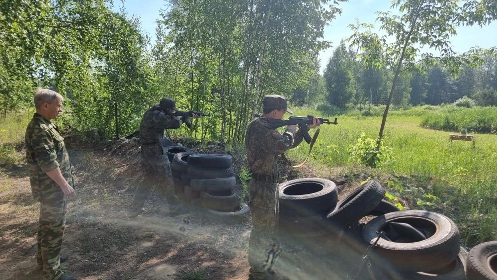 На учебных сборах прошли занятия по огневой подготовке🔥 , инженерной подготовке ( работа с металлои