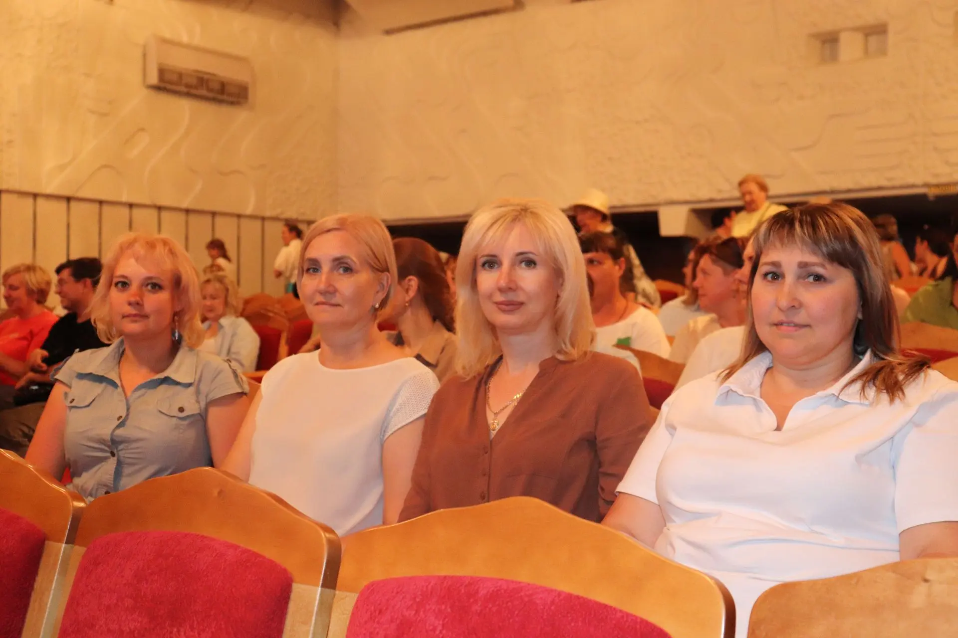 Коллектив Центра социальной поддержки населения г. Искитима — в диалоге о главном 🤝Сегодня коллекти