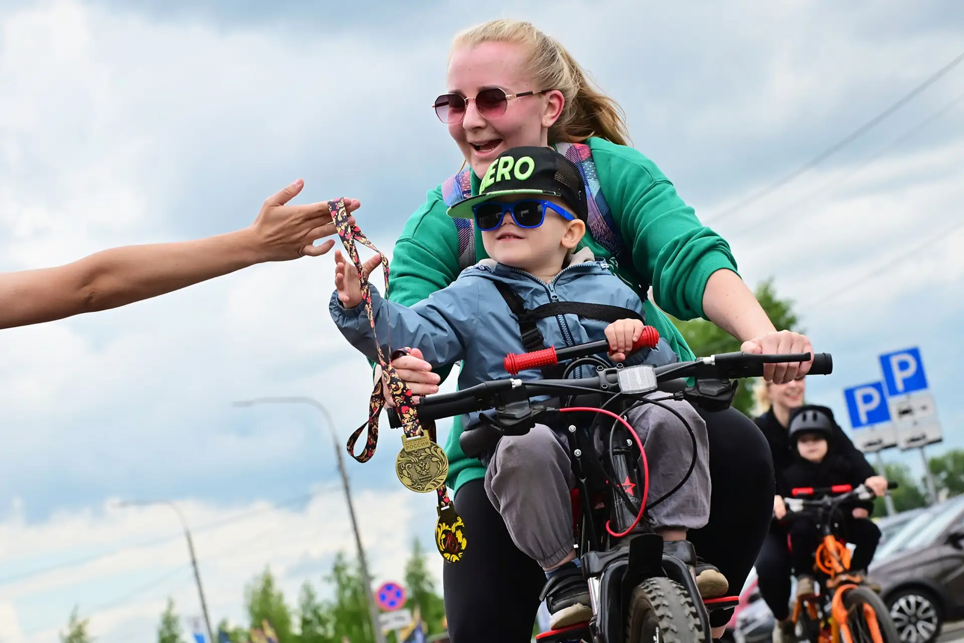 Готов фотоальбом велогонки «Россия»! 🚴✨

Давайте еще раз вспомним, как это масштабное событие объед