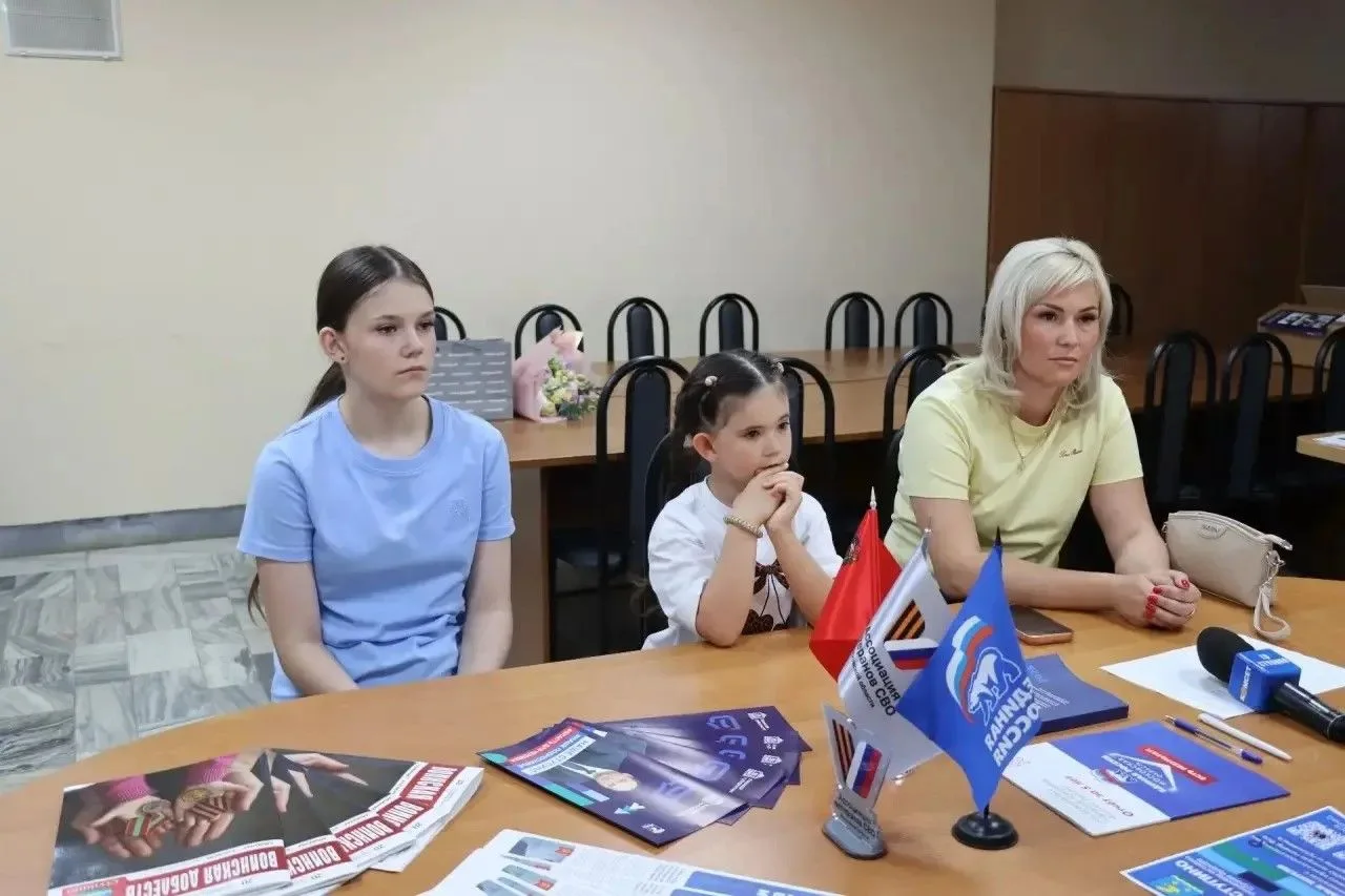 🤝 Руководитель муниципалитета поздравил с днем рождения дочь погибшего участника спецоперации

Глав