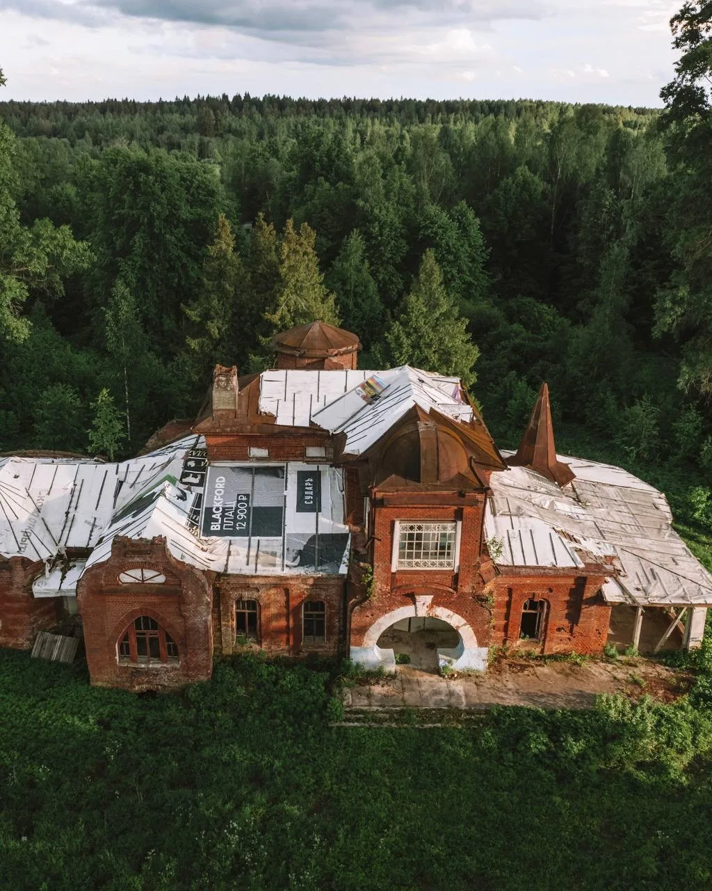 📍Заброшенная усадьба Матренино, Тверская область 

🗺 Модерн искать тут

Осколки прошлого