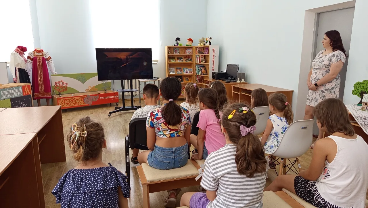 🎬 Сегодня в библиотеке‑филиале № 3 у нас прошли «Разговоры о важном»!
    Ребята собрались вместе, 