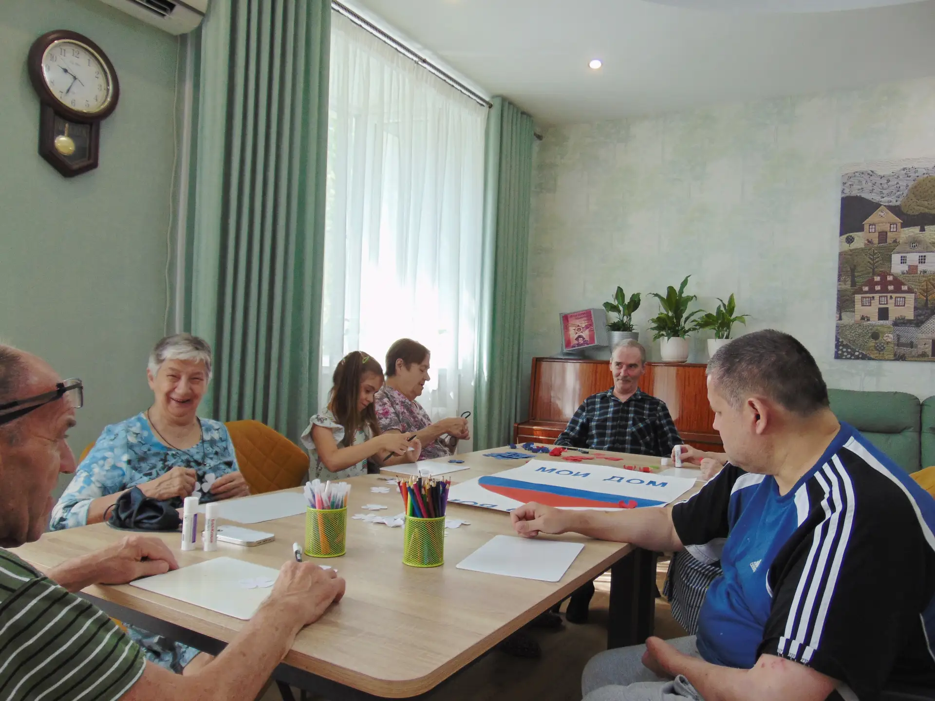 «МОЙ ДОМ — МОЯ СТРАНА»: В ТУРГЕНЕВСКОМ ОТДЕЛЕНИИ МИЛОСЕРДИЯ ПРОШЁЛ ТВОРЧЕСКИЙ МАСТЕР-КЛАСС КО ДНЮ РО