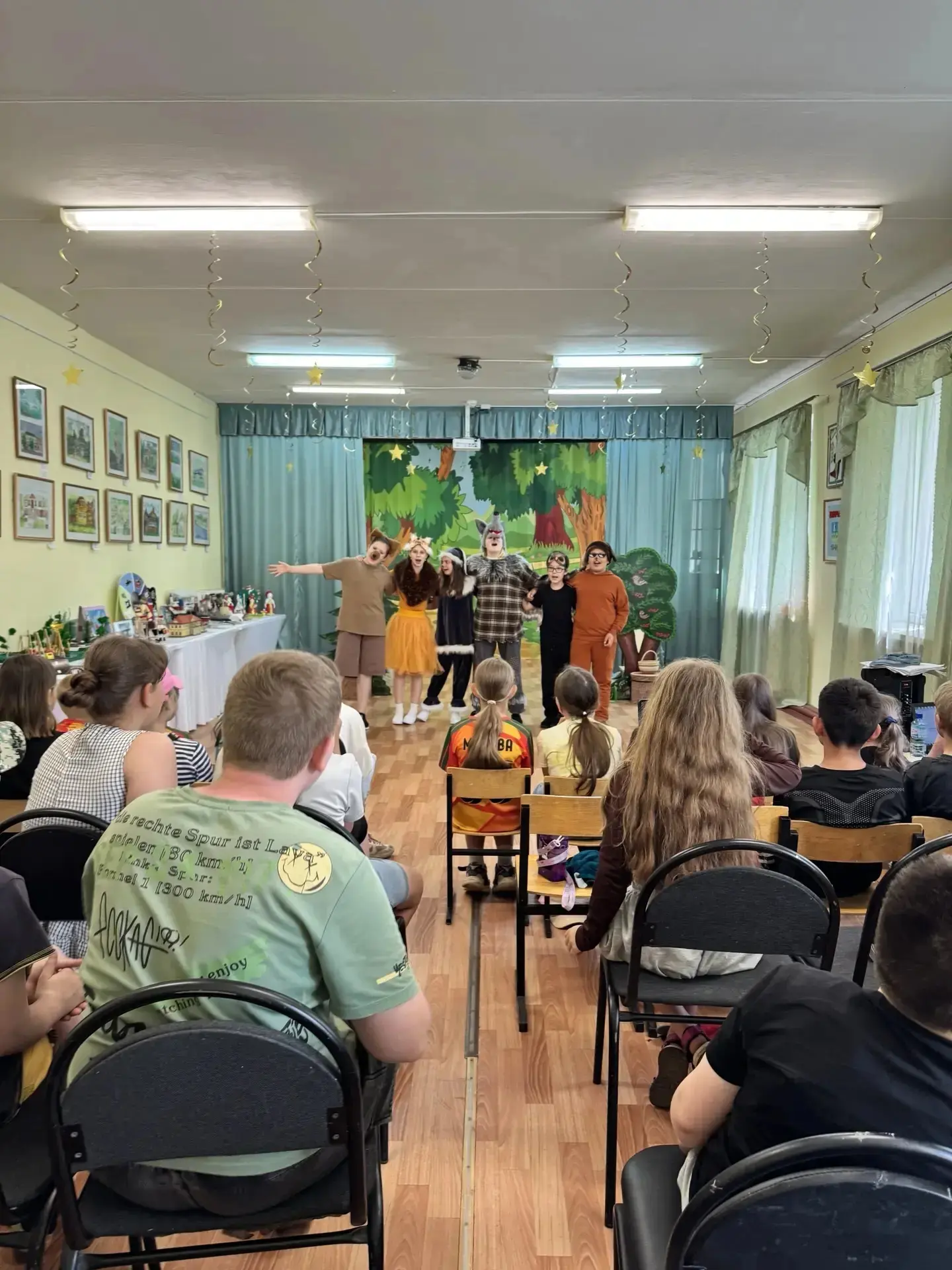 🌞 Неделя в школьном лагере пролетает незаметно, но каждый день оставляет море впечатлений! Ребята 1
