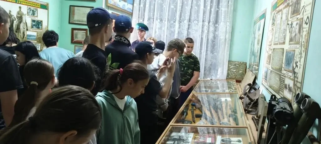 Экскурсия в погранотряд: день полный впечатлений.

Ребята третьего отряда пришкольного летнего лагер