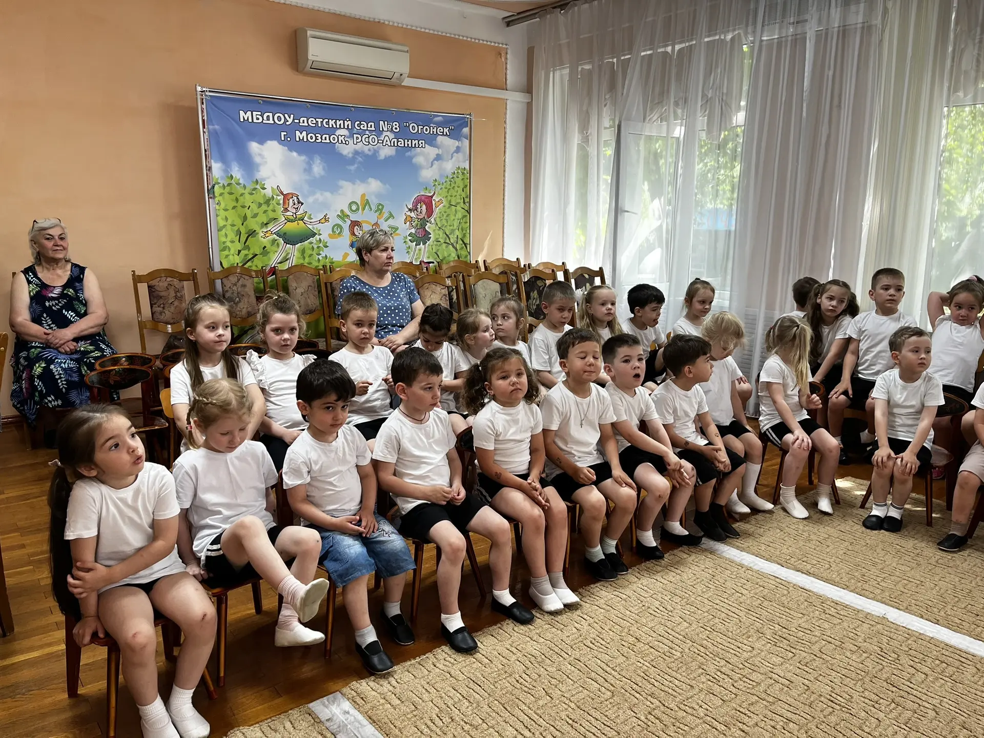 Хотим поделиться как наши ребята из второй младшей группы "Сказка" и средней "Буратино" отмечали Ден