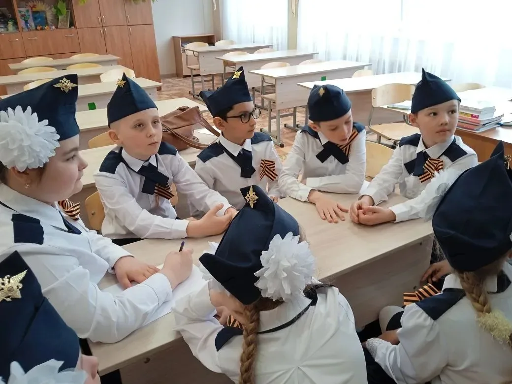 🇷🇺НАШИ ОРЛЯТА✨️

Ученики 2 «А» класса приняли участие в соревнованиях зонального этапа военно-патр