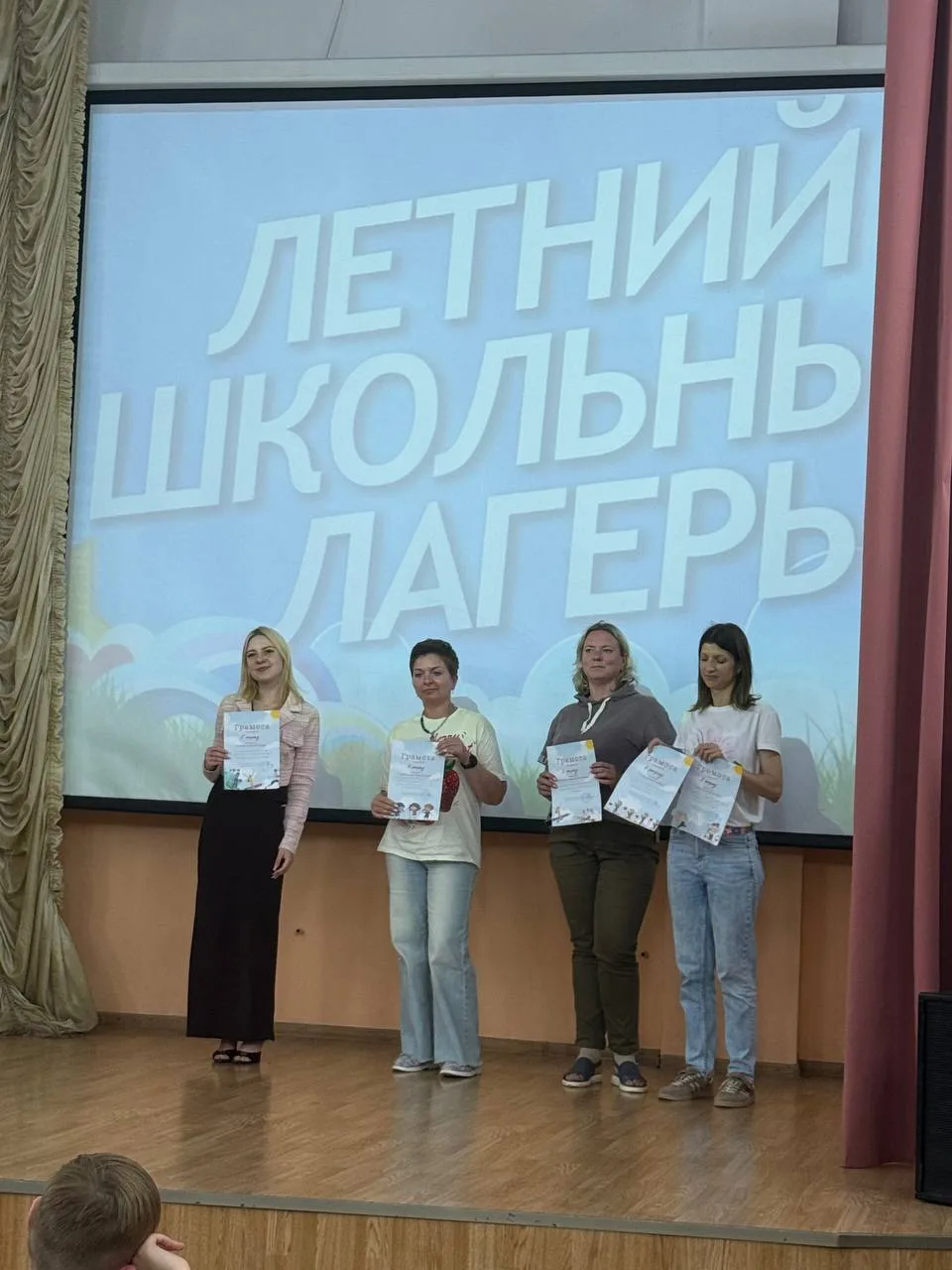 Сегодня состоялось торжественное закрытие лагеря!
Ребята вместе пели песни, танцевали и прощались до