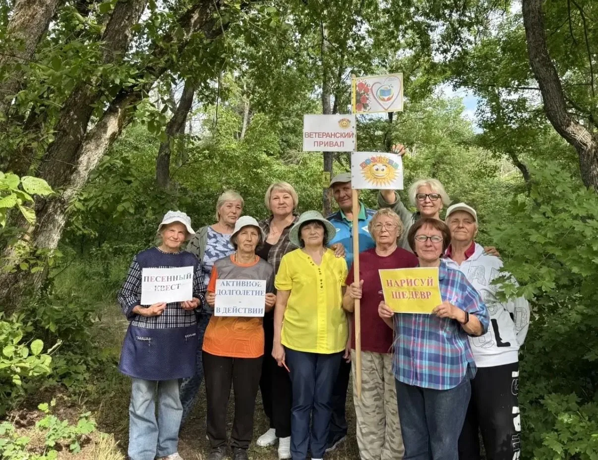 В Павловске ветераны педагогического труда встретили каникулы спортивными состязаниями и танцевальны