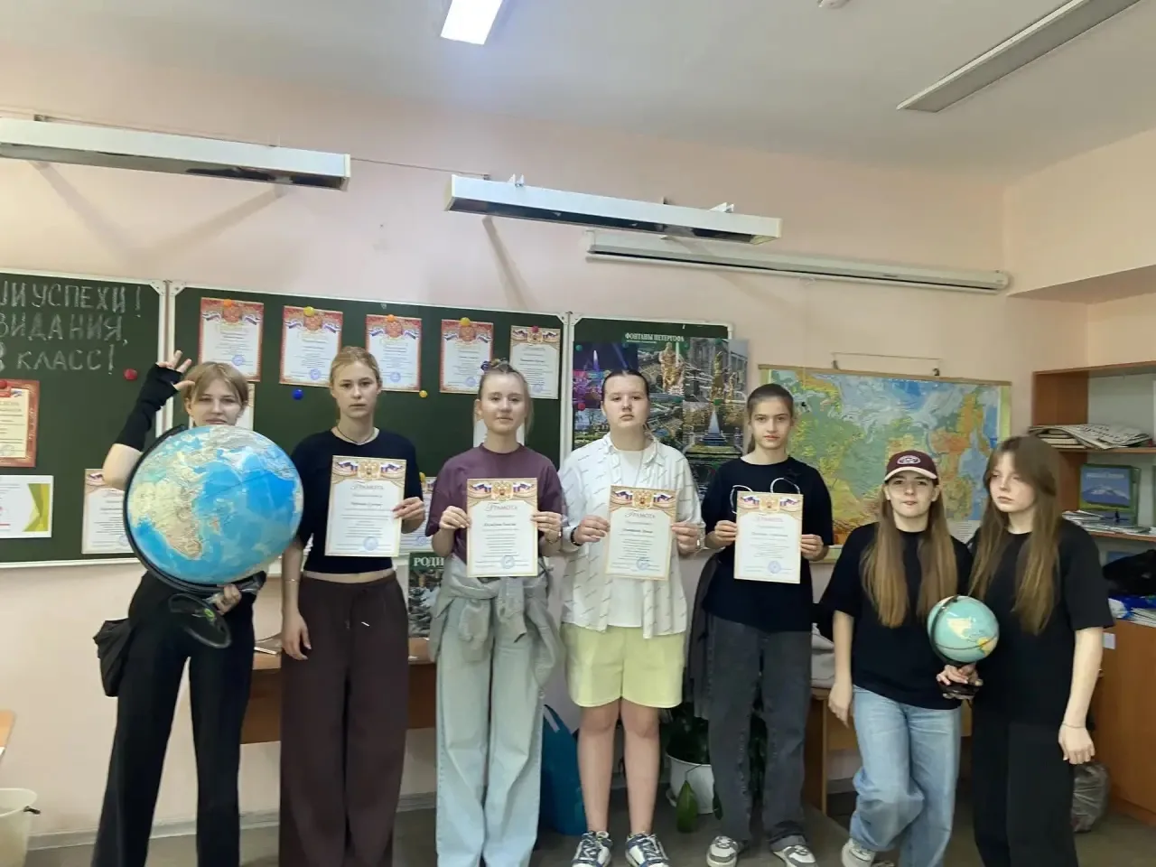 ПРАКТИКА 8 «А»: КАК ЗА ДВА ДНЯ СДЕЛАТЬ БОЛЬШОЕ ДЕЛО?

💪📚😊Можно ли за один-два дня помочь школе и 