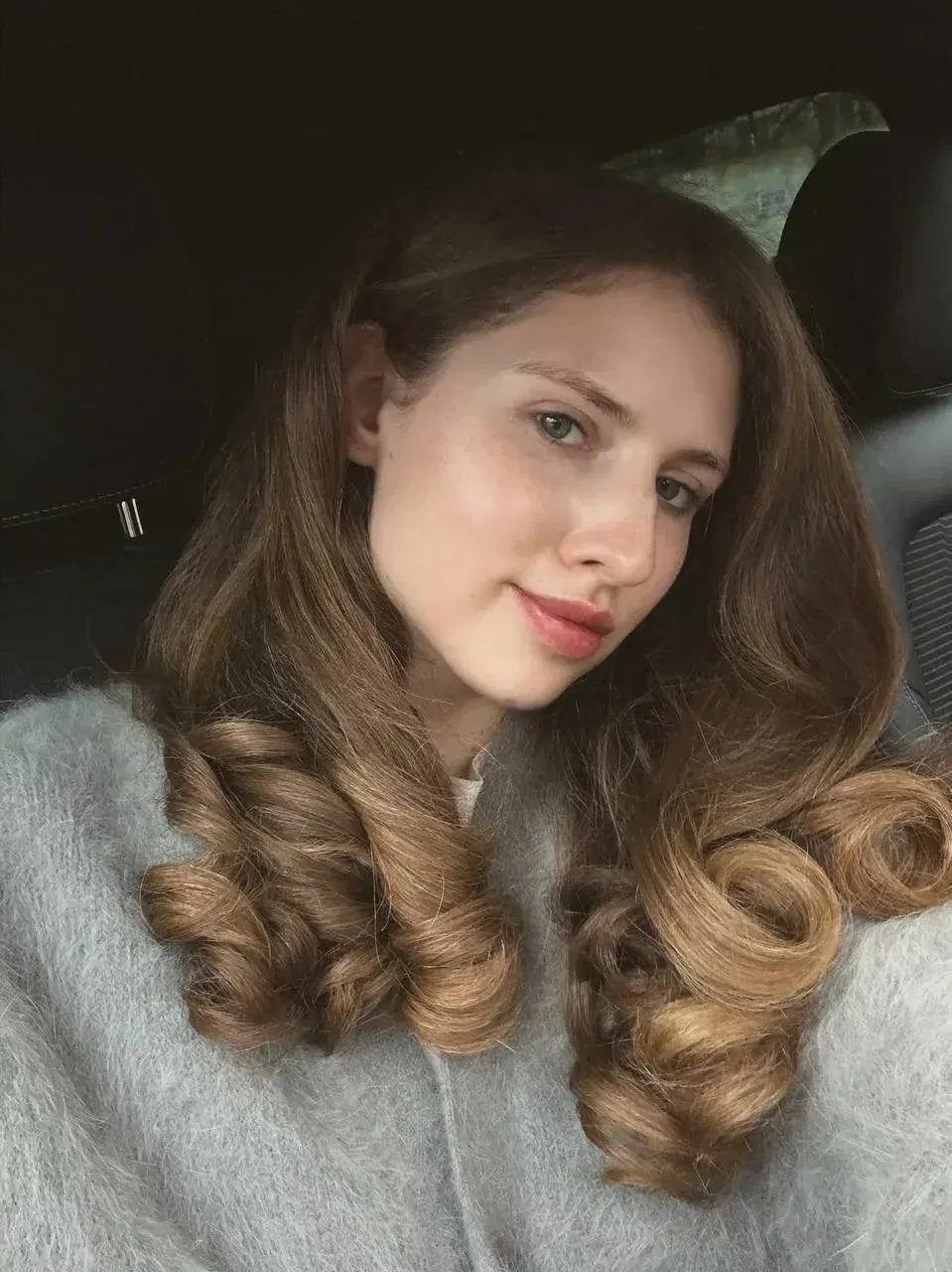 Знаете, есть такие каналы, где на вас сразу наваливаются: 15 шагов ухода, 40 банок, в формате «ты ни