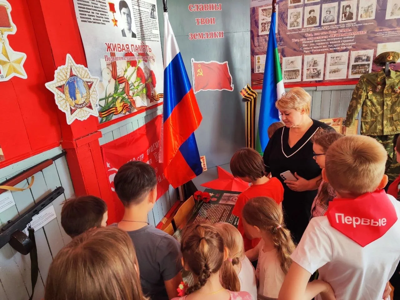 Урок мужества «Подвиг Олега Кошевого» в школьном музее Боевой и трудовой славы 

Сегодняшний день на