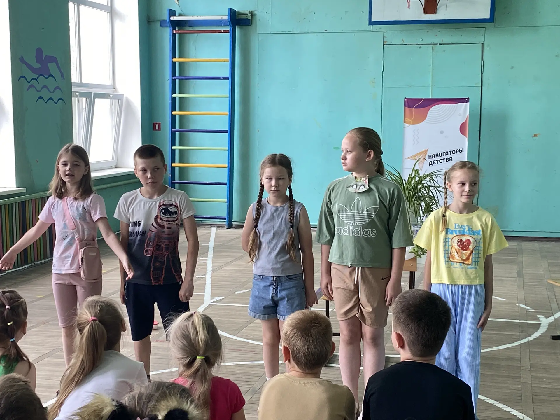 В нашем лагере «Черноморочка» в конкурсе сказок вторыми выступили ребята из 2 отряда! 🎭 Они предста