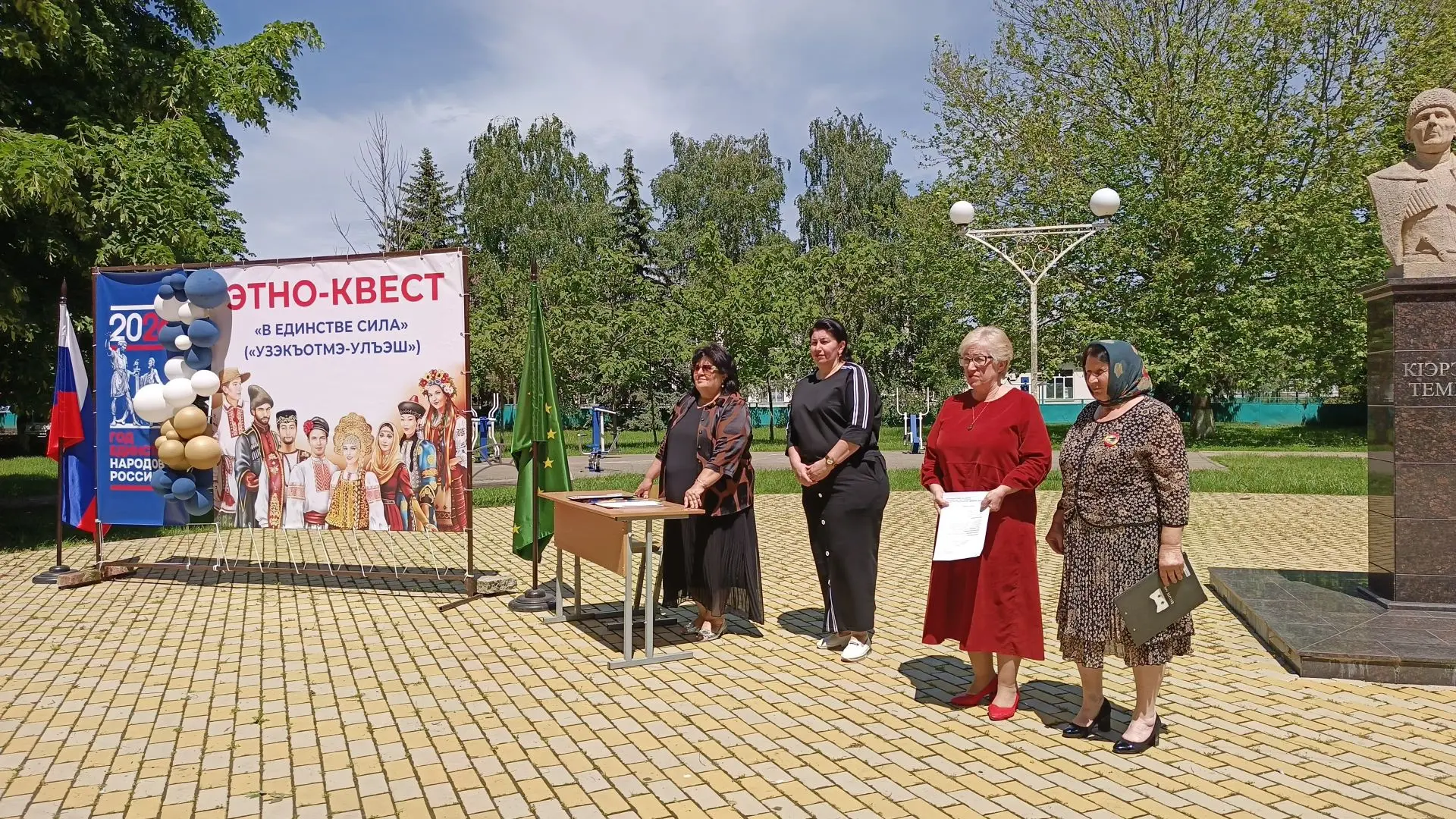 В рамках мероприятий плана к Году единства народов России  и во исполнение приказа Управления образо