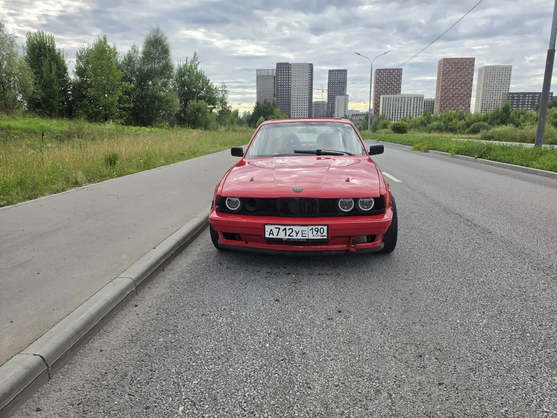 Bmw e34
Машина собиралась для дрифт такси.

Кузов:
Был ранее переварен, в полной боевой готовности.
