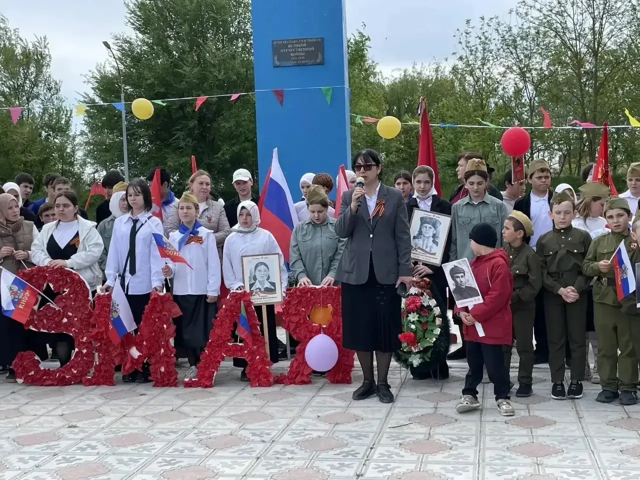 Сегодня учащиеся вышли, чтобы почтить память погибшим в Великой Отечественной войне.Этот день, напол
