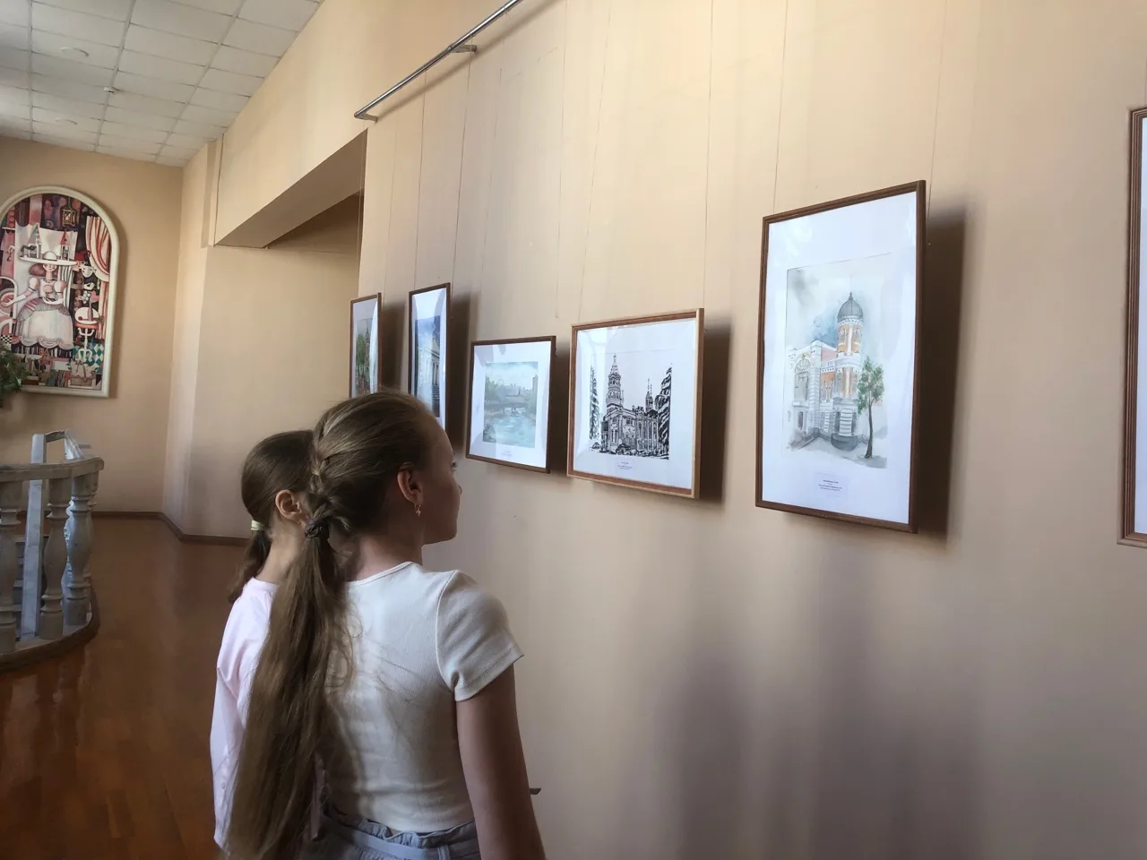 🎨 В Ульяновске открылась уникальная выставка «Через душу кисти о родном крае»!

В Ульяновском театр