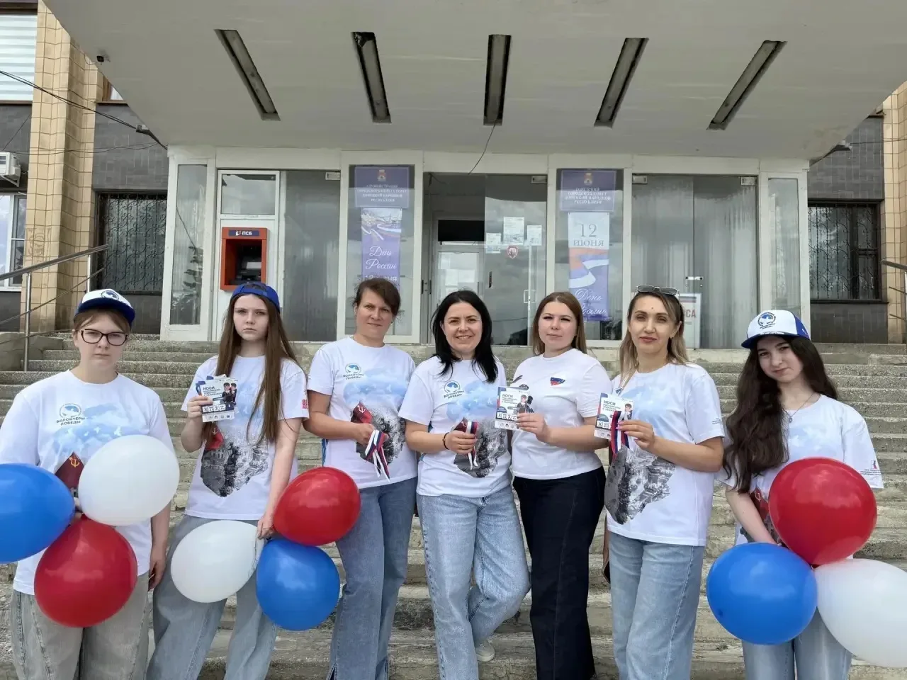 Сегодня активисты школьного отряда «ВОЛОНТЁРЫ ПОБЕДЫ» ГБОУ «Школа №13 г.о. Торез» совместно с секрет