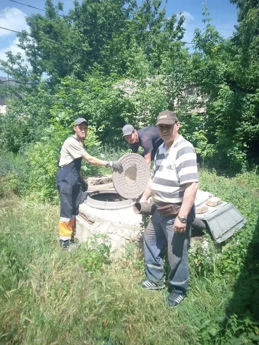 В Красном Луче продолжаются ежедневные работы по благоустройству

🛠💦Сотрудники Краснолучского депа