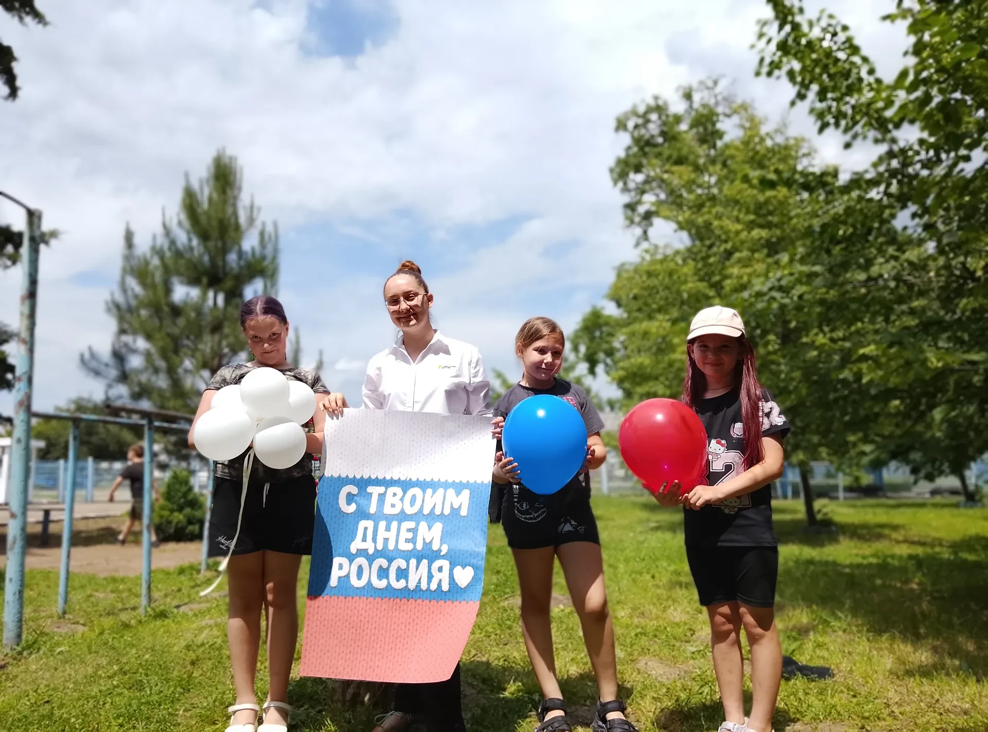 12 ИЮНЯ - ДЕНЬ РОССИИ 🇷🇺

12 июня в нашей стране ежегодно отмечается государственный праздник – Де