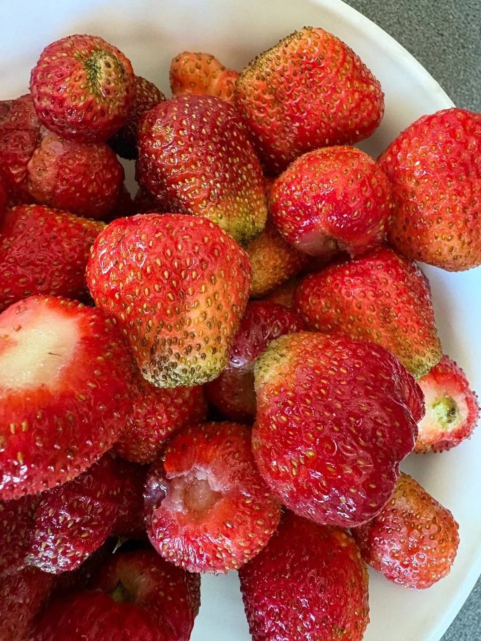 А у нас первый урожай клубники 😍