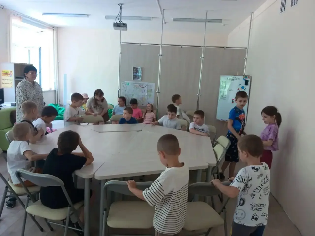 День 2-го отряда!

Сегодня наши ребята побывали на торжественной линейке открытия лагеря
«Остров без