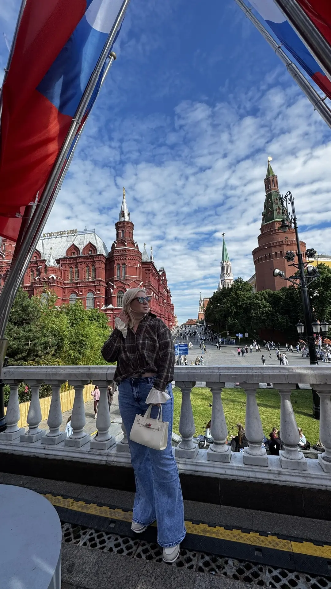 Красивые были дни выходные.

Прогулялась по театральной и Тверской, зашла за свечами для практики. С