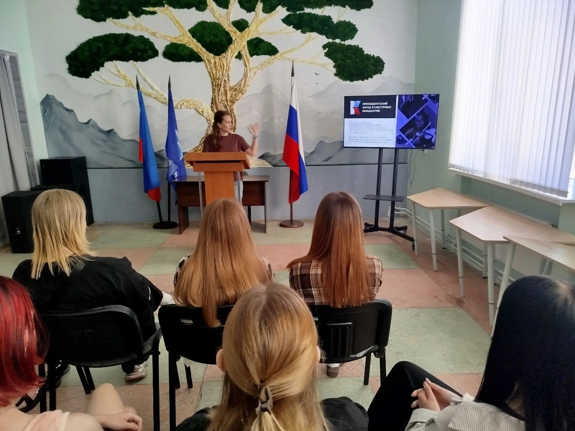 🗒17 июня в стенах Дворца культуры «Юность» состоялся познавательный час «Социокультурное проектиров