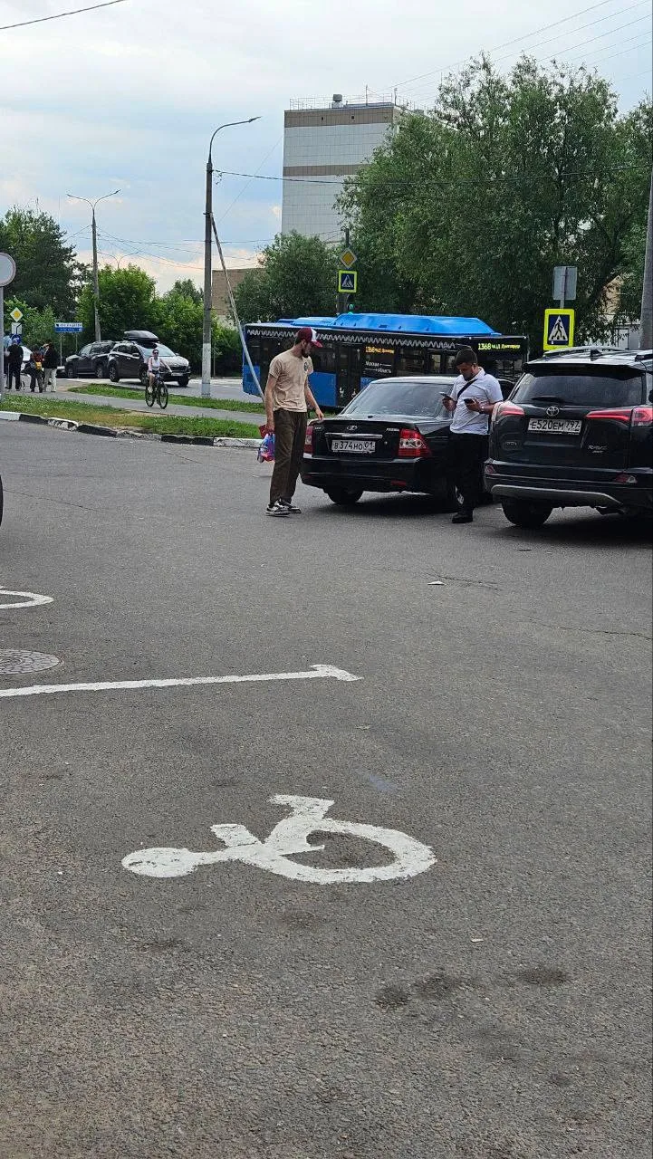 В нашем городе вот эта машина постоянно кошмарит жителей. Во время движения издаёт громкие хлопки, п