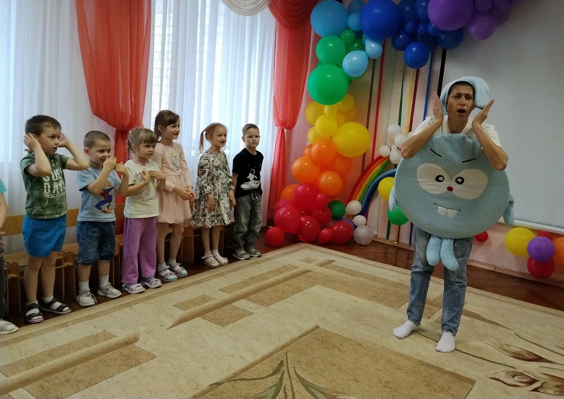 Первый праздник лета! 
Сколько радости и смеха! 

1 июня дети нашего детского сада отправились в вес