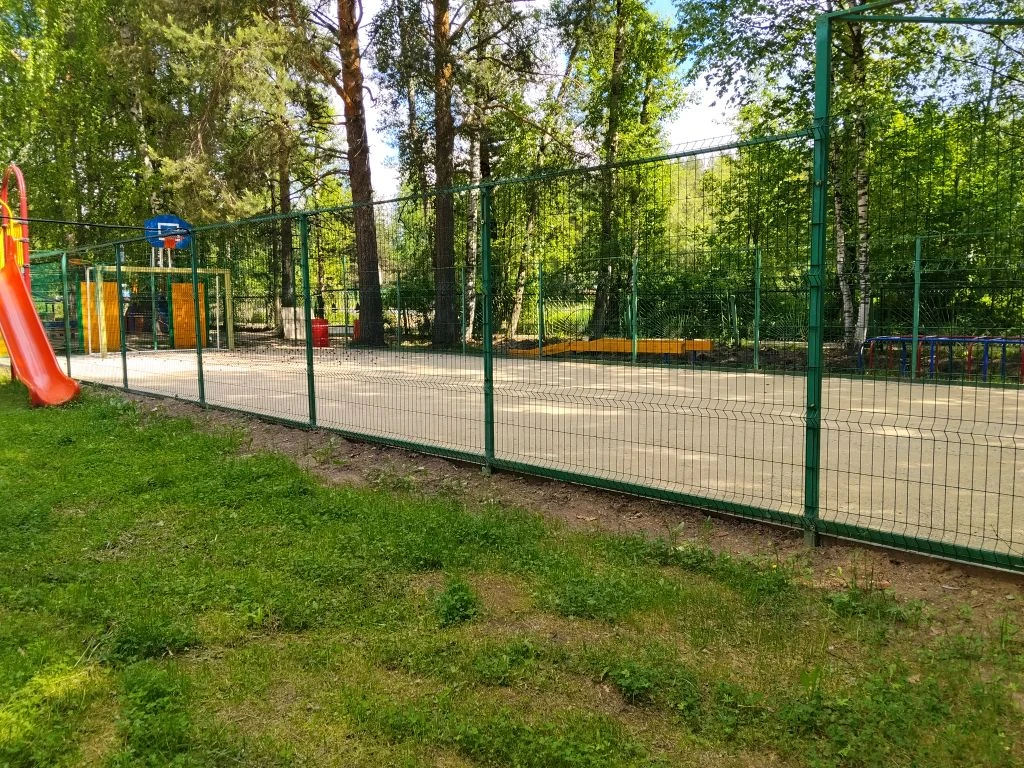 Как продвигается «Народный бюджет» на нашей спортплощадке?

Докладываем по этапам:
🔹 Уложили щебень