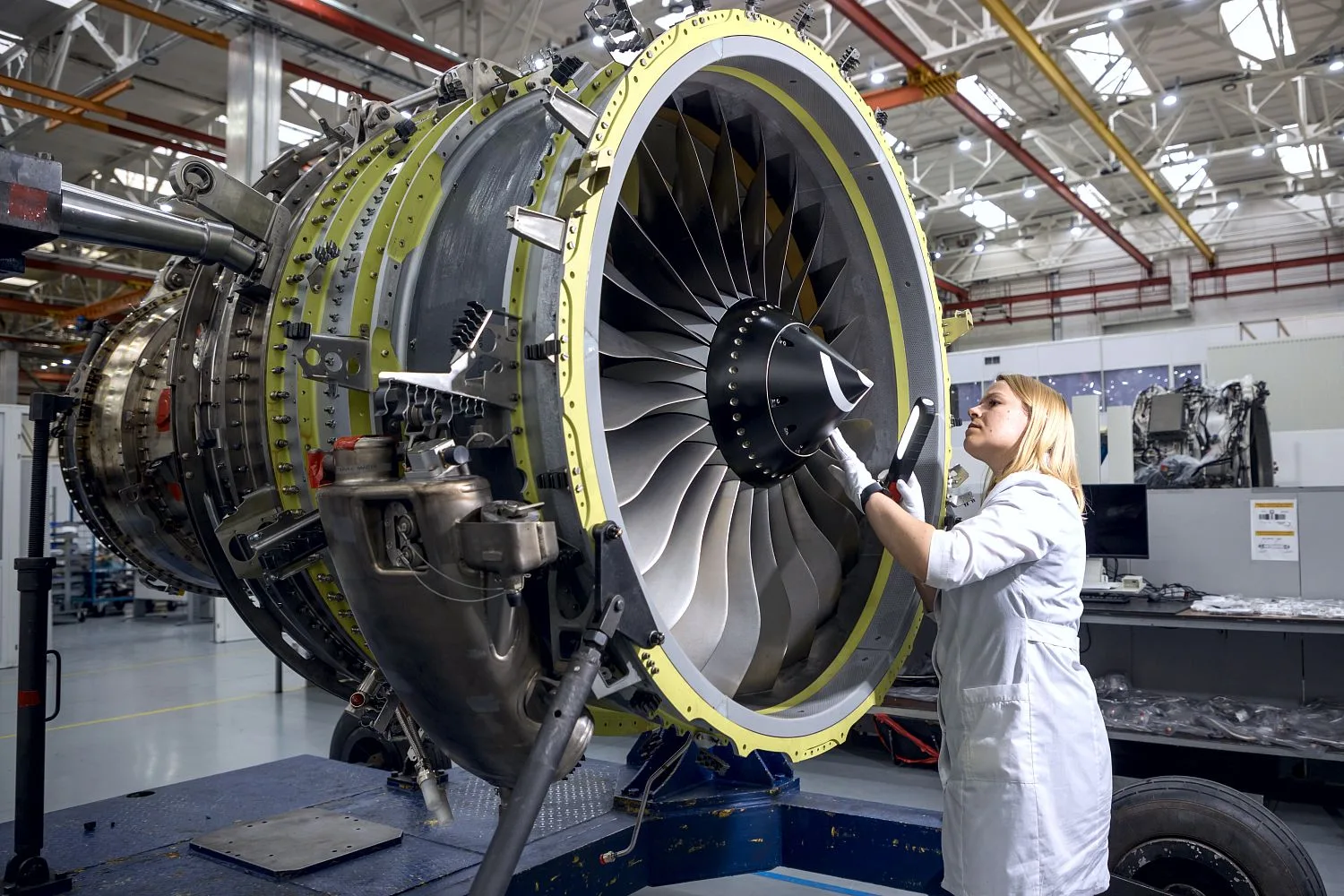 🛠 Ростех снизил массу важного элемента авиадвигателя ПД-8 на 40% при помощи аддитивных технологий.
