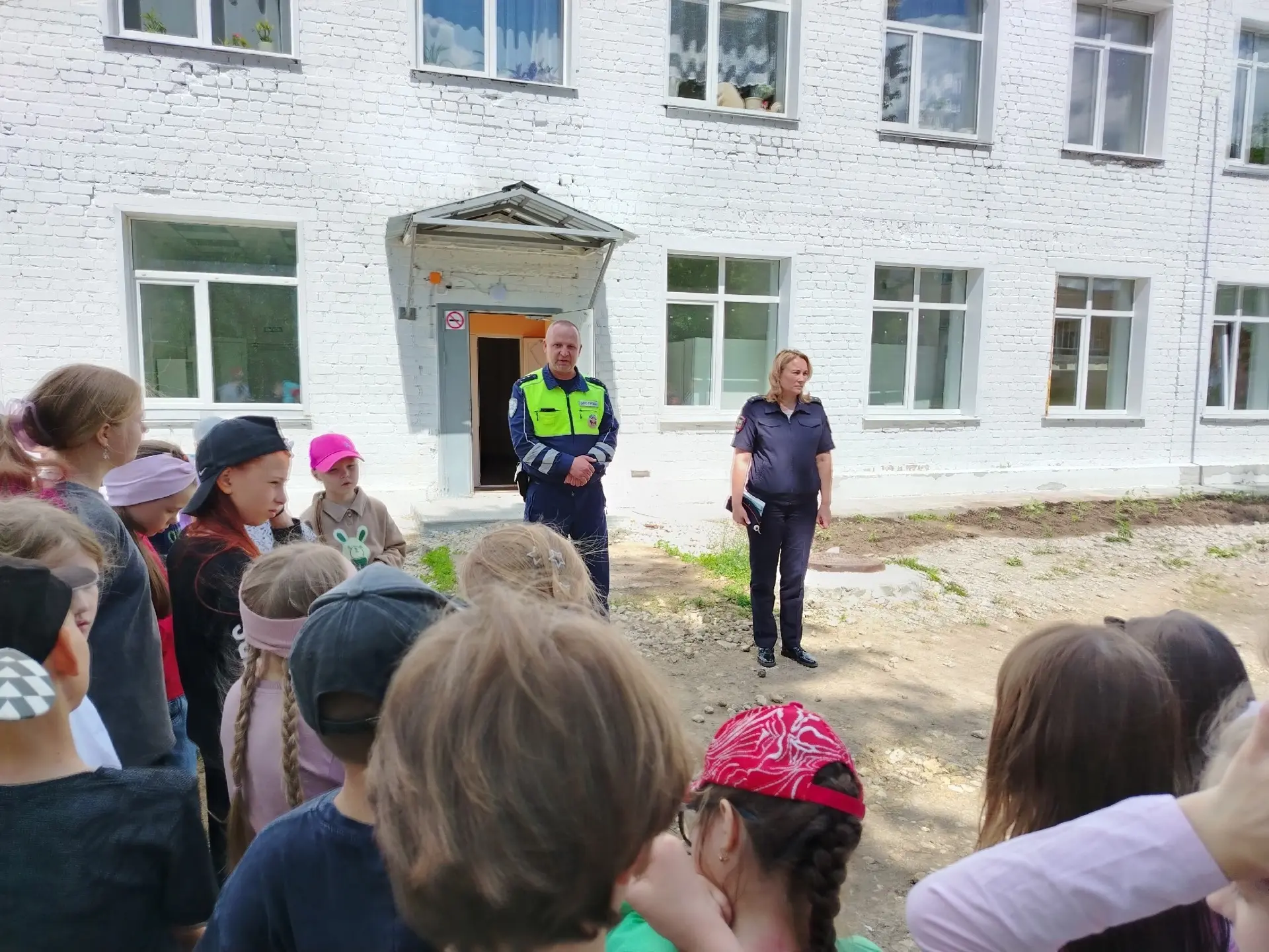 ☀️Еще один интересный и насыщенный день в летнем лагере🌈

☝️👮Сегодня к нам в гости приходили сразу