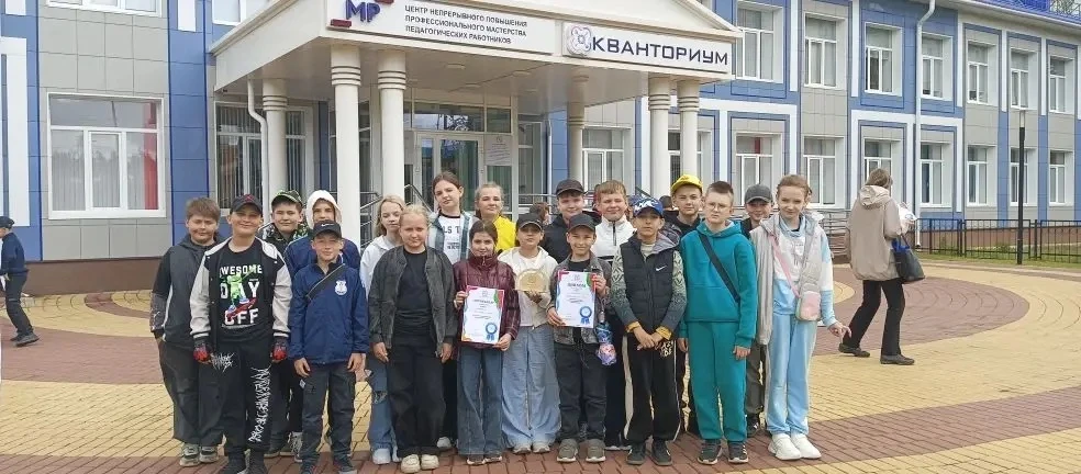 ДРУЖНЫЕ РЕБЯТА НАЧИНАЮТ РАБОТУ

☀️ Первый день лагерной смены в пришкольном  лагере «Дружные ребята»