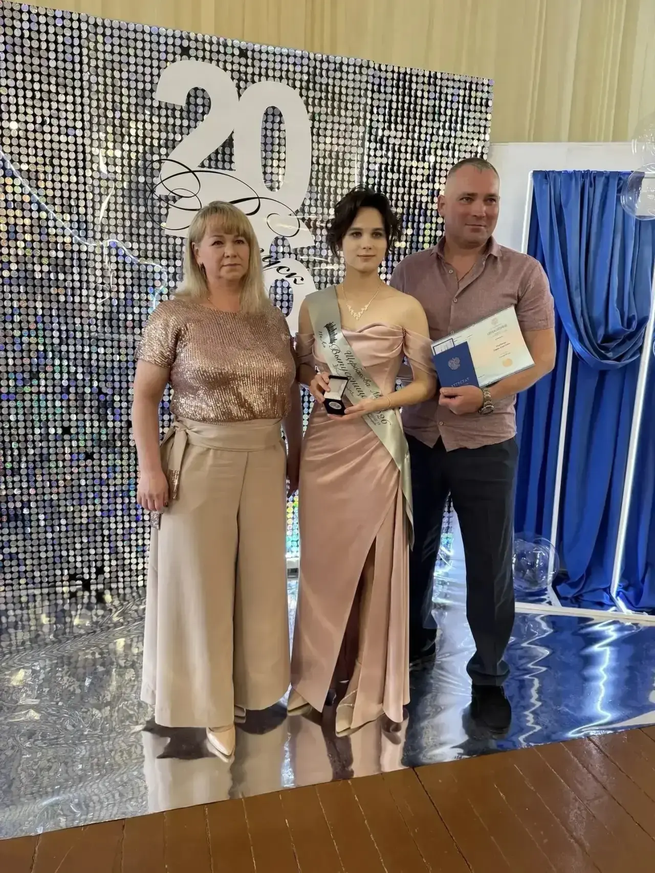 Гордость округа!

🎉В этом году 11 выпускников 11-х классов подтвердили высокий уровень знаний и пол
