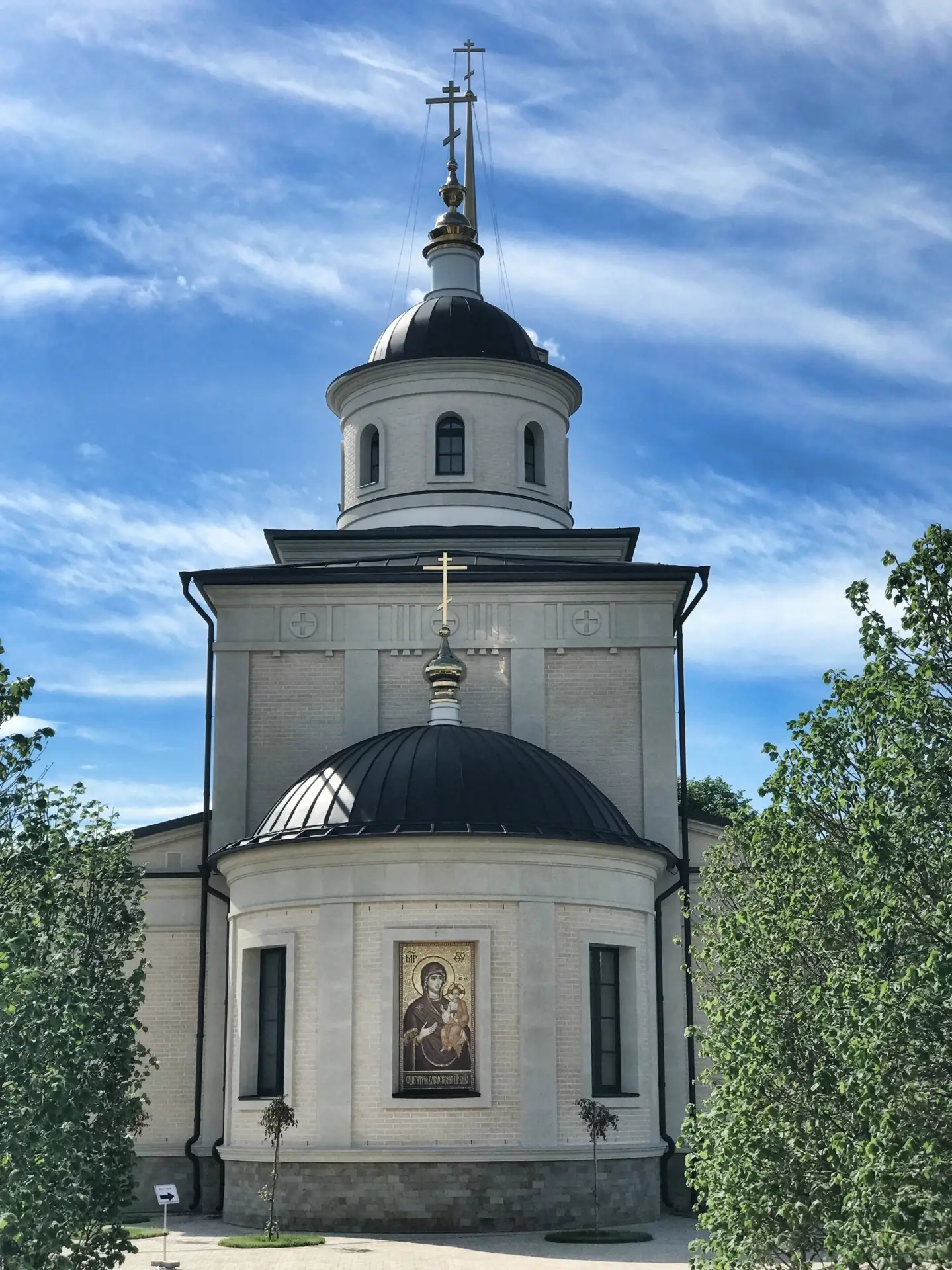 Так бывает, храм или церковь находятся по близости, а зайти все не получается. Но радостно от того, 