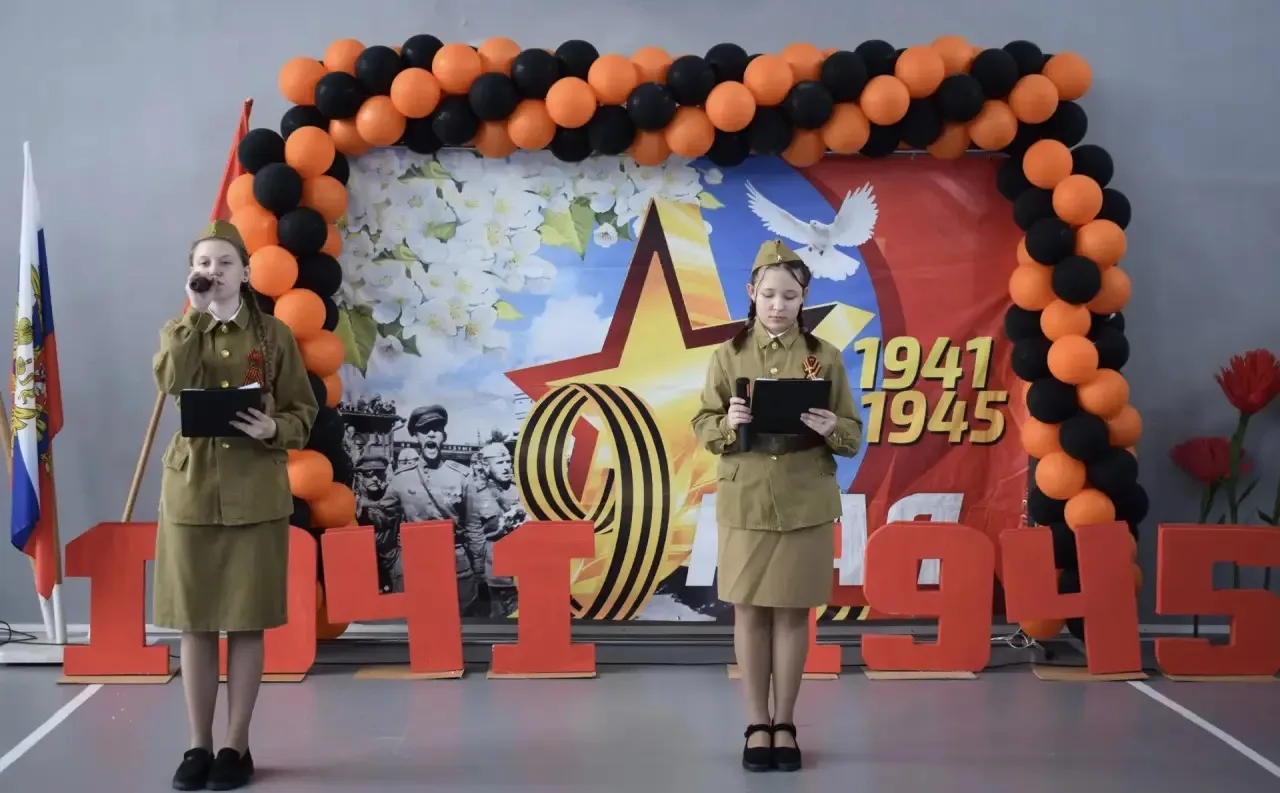 🎶 Мелодии Победы: Песни военных лет. 🎶

Сегодня, 6 мая, в нашей школе прошёл фестиваль военных пес