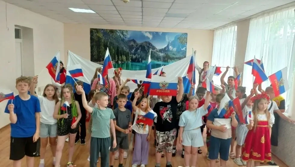 В преддверии одного из главных государственных праздников — Дня России — в пришкольном лагере «Топол