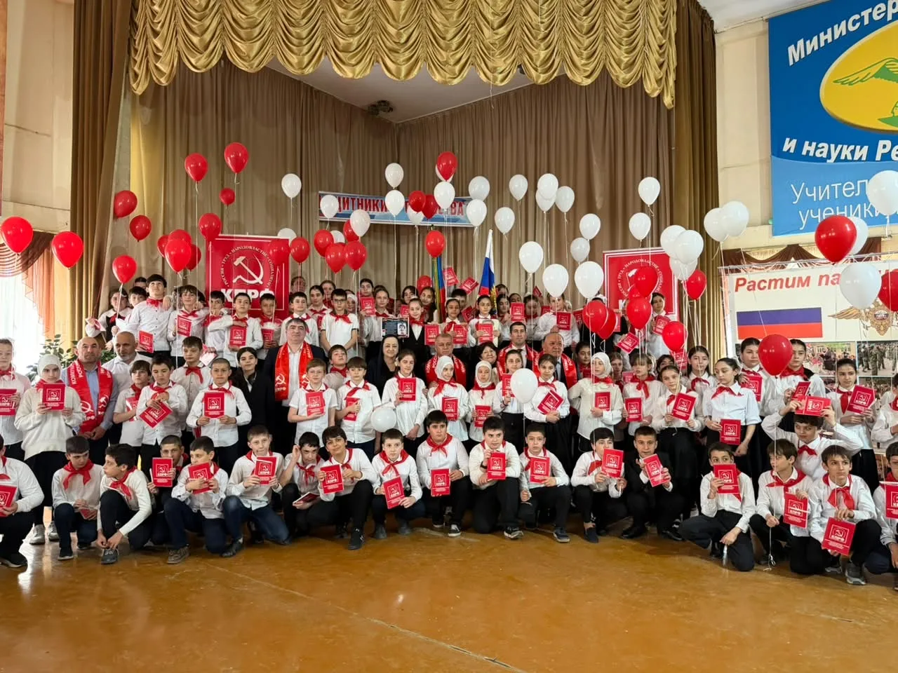 🇷🇺 Символ верности и добрая забота: как мы встретили День пионерии!

В этот знаменательный день, 1